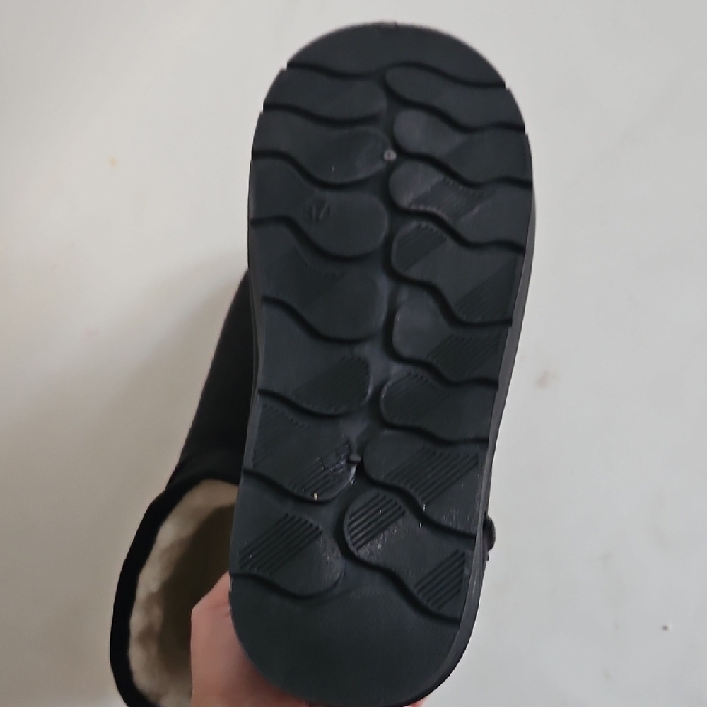 Women's Black Shearling-Lined Slip-On Bootie Slippers - Picture 4 of 4